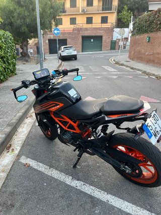 KTM Duke 125 2022 Negra/Naranja Excelente Estado