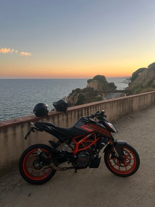 KTM Duke 125 2022 Negra/Naranja Excelente Estado
