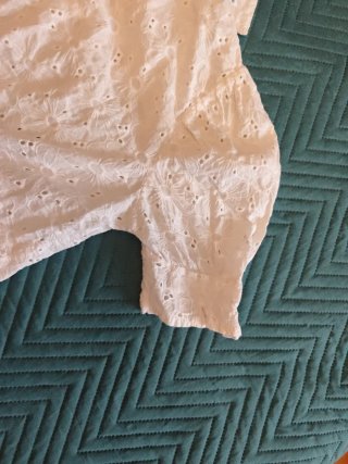 Blusa blanca bordada chica