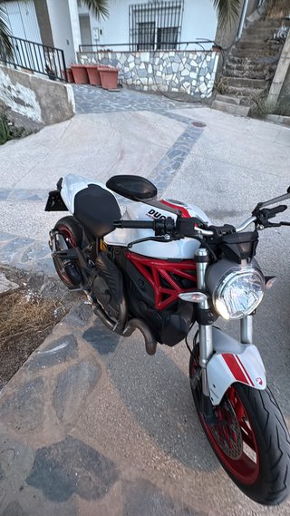 Ducati Monster 821 Blanca 2016 venta o cambio