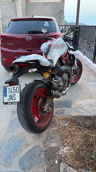 Ducati Monster 821 Blanca 2016 venta o cambio