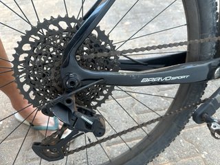 Bicicleta MTB Berria Carbono, cablaggio interno