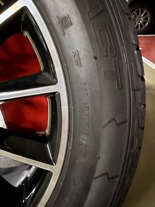 Llanta Mercedes-Benz 20 con neumático
