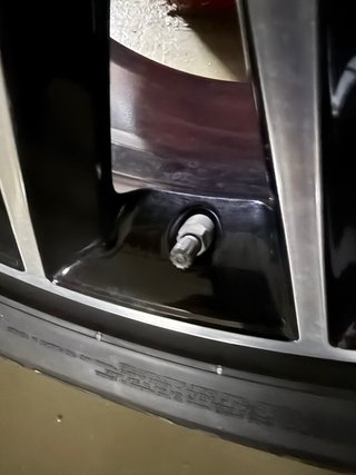 Llanta Mercedes-Benz 20 con neumático
