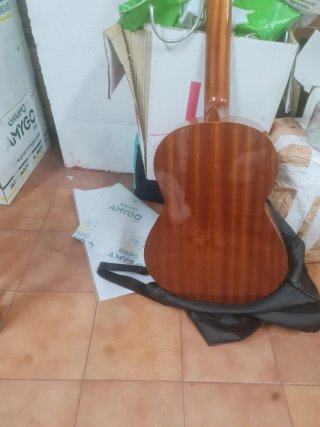 Guitarra española Admira modelo Rosario con funda