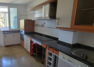 Mueble de cocina modular madera y cristal