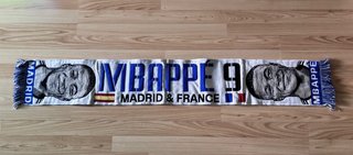 Bufanda Mbappé Real Madrid