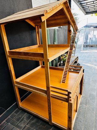 Casa grande de madera para jugar o animales
