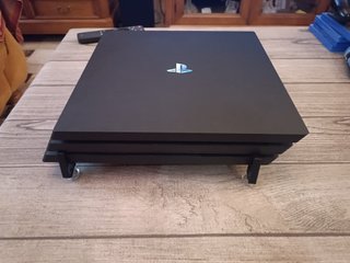 Ps4 Pro de 1 TB Jet Black + 4 juegos + 1 mando