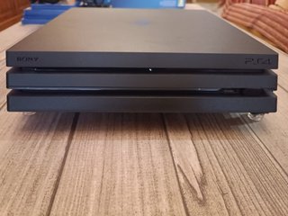 Ps4 Pro de 1 TB Jet Black + 4 juegos + 1 mando