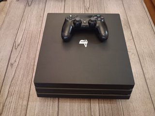 Ps4 Pro de 1 TB Jet Black + 4 juegos + 1 mando