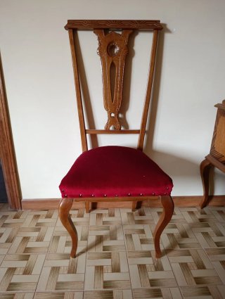 Sillón antiguo tapizado azul y madera