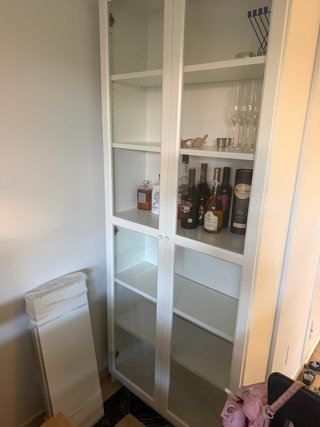 Armario IKEA con puertas de cristal