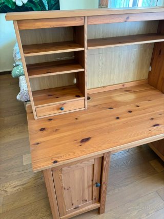 Escritorio IKEA HEMNES con alzada