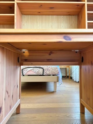 Escritorio IKEA HEMNES con alzada