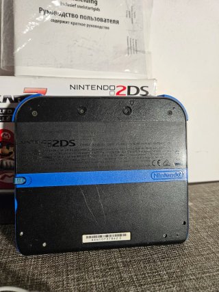 Nintendo 2DS Mario Kart 7 Bundle