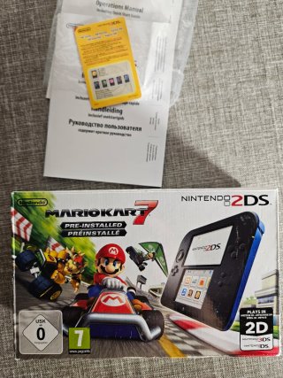Nintendo 2DS Mario Kart 7 Bundle