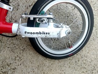 Bici sense pedals woom 1 12" vermella