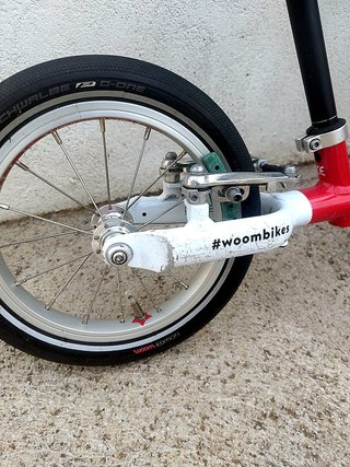 Bici sense pedals woom 1 12" vermella