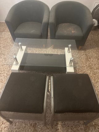 Sofás, mesa y sillas