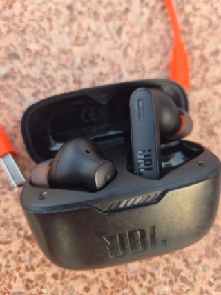 Auriculares JBL Tune 235NC Negros