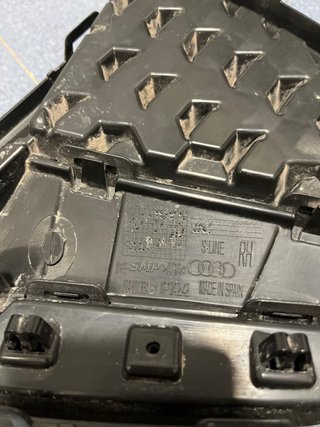 Moldura difusor trasera izquierda Audi A3 8V