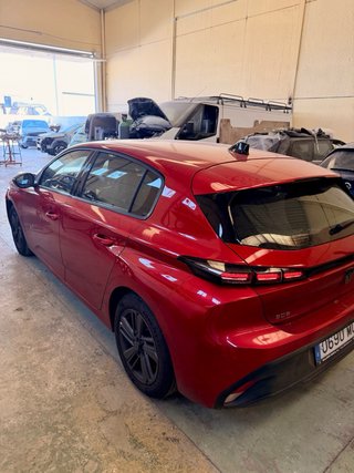 Se vende Peugeot 308 1.2 puretech con golpe