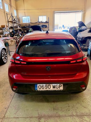 Se vende Peugeot 308 1.2 puretech con golpe