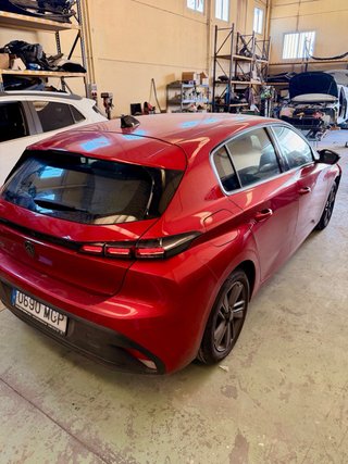 Se vende Peugeot 308 1.2 puretech con golpe