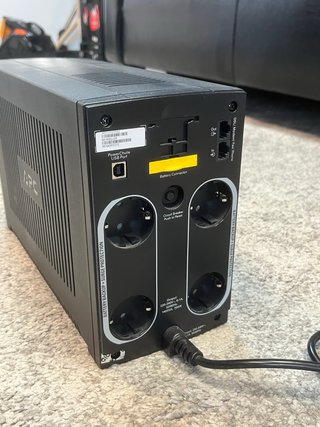 SAI APC Back-UPS 1400 protección sobretensión