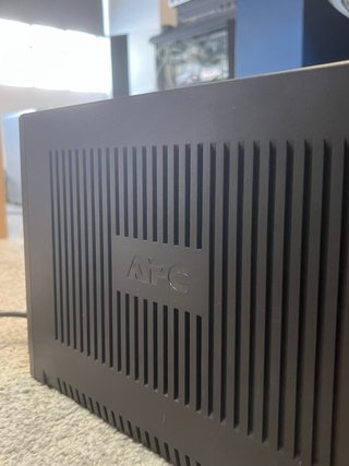 SAI APC Back-UPS 1400 protección sobretensión