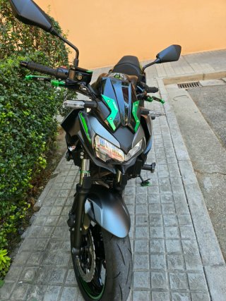 Kawasaki Z650 Negra y Verde