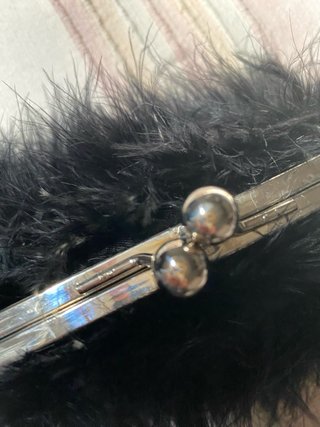 Bolso de mano o colgar con cadena y plumas