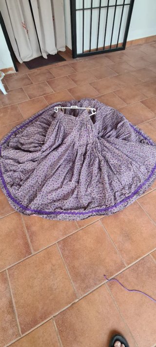Traje regional danzas morado y blanco