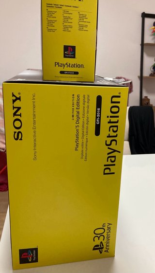 PlayStation 30th anniversary Ps5 ,portal y 2mandos