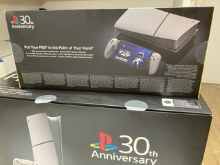 PlayStation 30th anniversary Ps5 ,portal y 2mandos