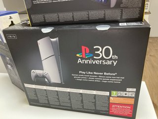 PlayStation 30th anniversary Ps5 ,portal y 2mandos