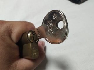 Bombín de seguridad para puerta