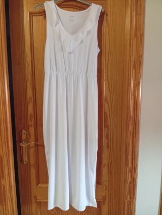 Vestido blanco largo con volantes