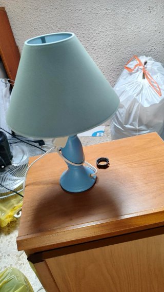 Lámpara de mesa azul y verde
