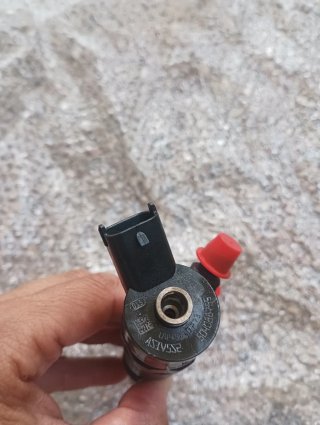 Inyector Bosch 0445110273 / 504088755