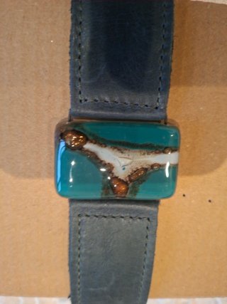Pulsera artesanal vidrio y cuero
