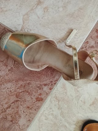 Sandalias doradas