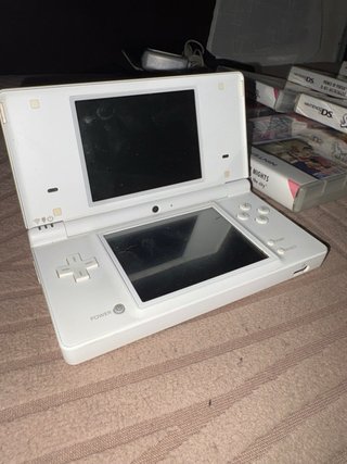 Nintendo DSi Bianca + 11 giochi + Custodia e caricatore