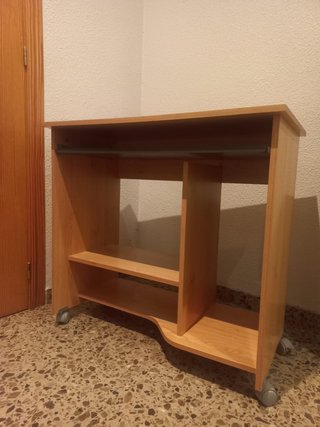 Mesa Ordenador con Ruedas
