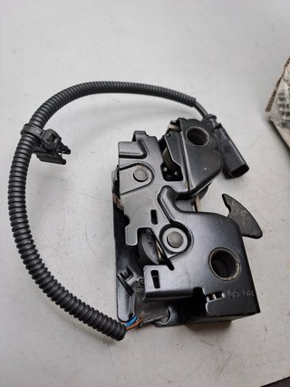 6J0823509 Cerradura puerta capot inf Seat Ibiza
