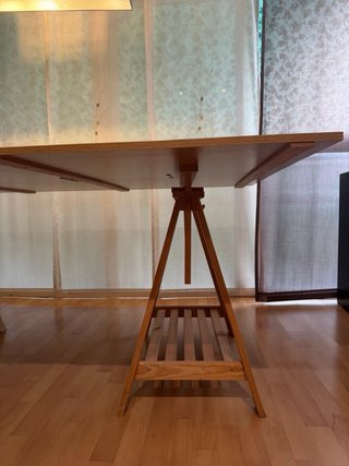 Mesa de madera con borriquetas