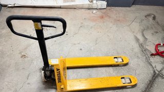Traspaleta 2500 kg AYERBE