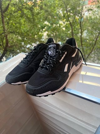 Zapatillas Reebok Negras y Blancas