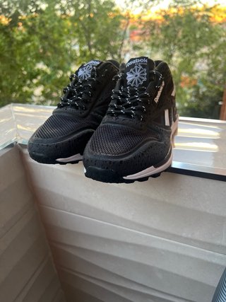 Zapatillas Reebok Negras y Blancas